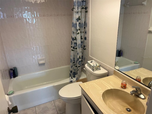 full bathroom featuring tile flooring, shower / tub combo with curtain, toilet, and large vanity