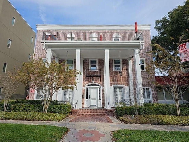 view of front facade