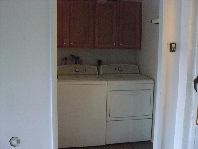 laundry room with cabinets and independent washer and dryer