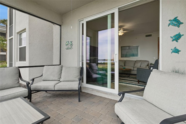 sunroom with visible vents and ceiling fan