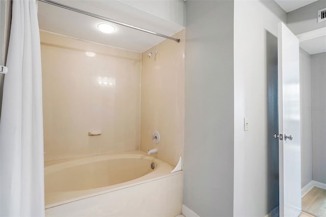 bathroom featuring shower / bath combo