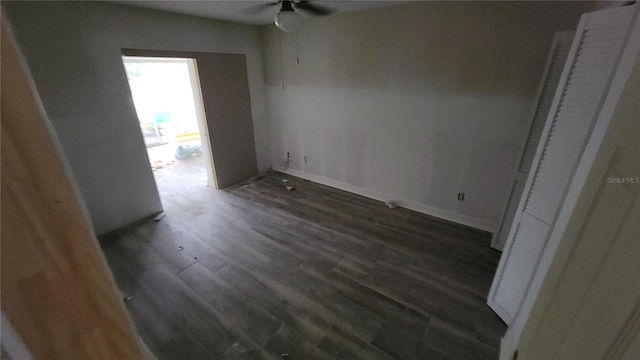 unfurnished room with dark wood-type flooring and ceiling fan