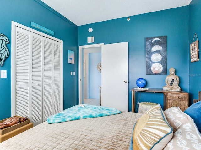 bedroom featuring a closet