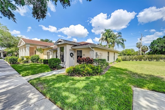 view of front of home featuring a front yard