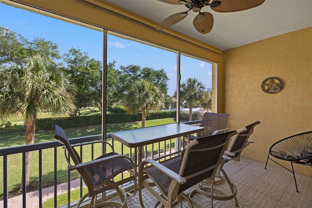 sunroom featuring ceiling fan