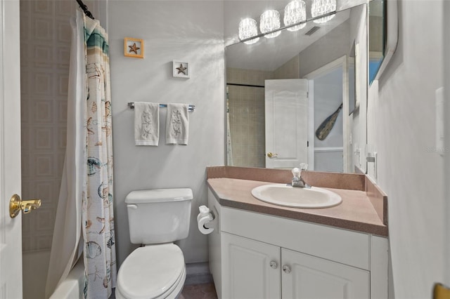 full bathroom featuring shower / tub combo with curtain, oversized vanity, and toilet