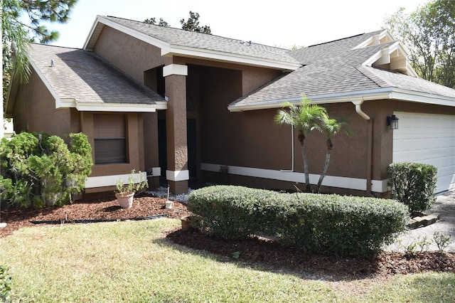 view of front of property featuring a front lawn and a garage