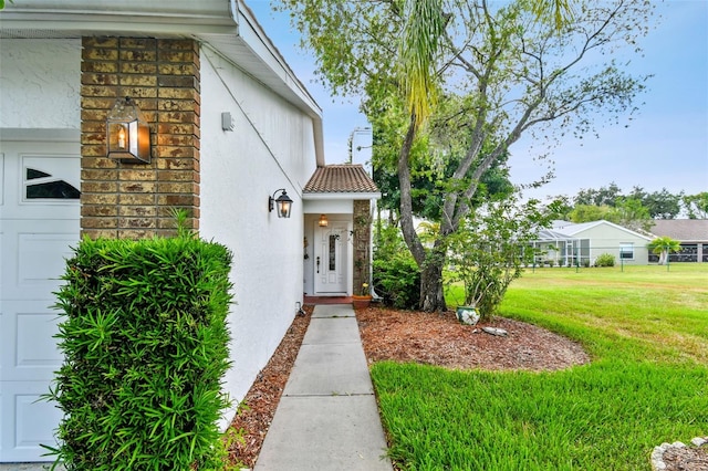 property entrance featuring a yard