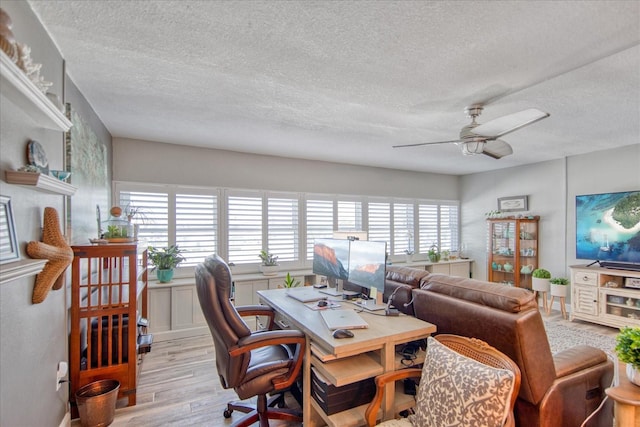 dining area with a wealth of natural light, ceiling fan, a textured ceiling, and light wood-type flooring