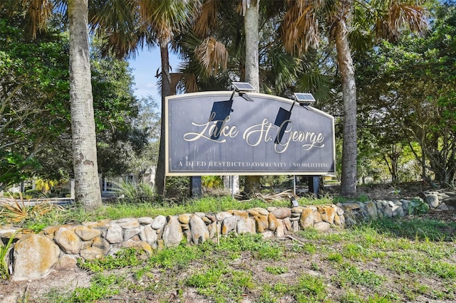 view of community / neighborhood sign