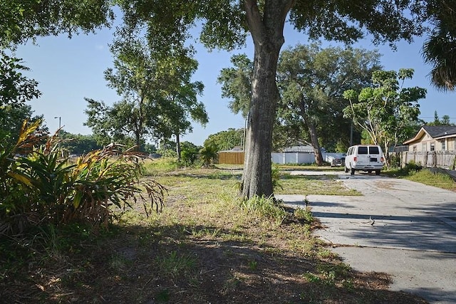 Listing photo 3 for 735 Patterson St, Clearwater FL 33756