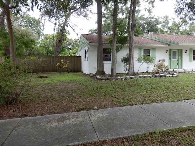 view of front of house with a front lawn