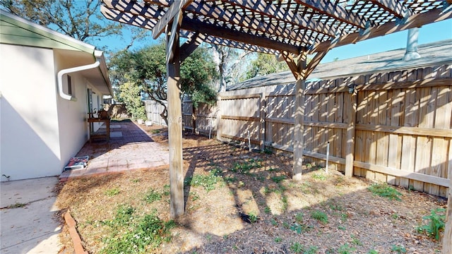 view of yard featuring a fenced backyard, a pergola, and a patio