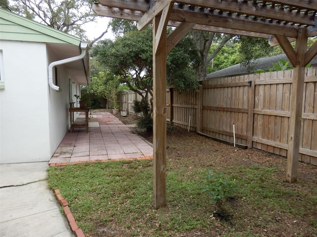 view of yard with a patio area, a fenced backyard, and a pergola