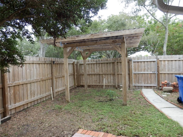 view of yard featuring a fenced backyard and a pergola