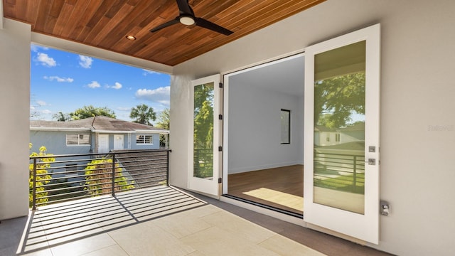 balcony featuring ceiling fan