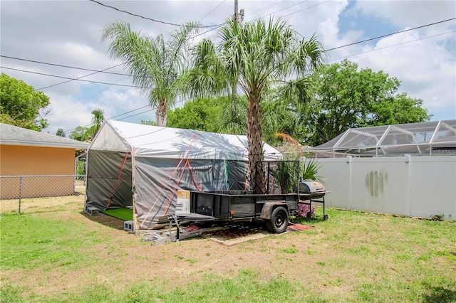 view of yard with an outdoor structure