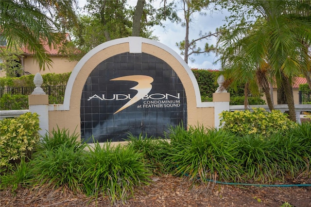 view of community / neighborhood sign