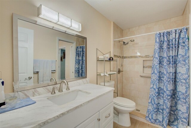 bathroom with curtained shower, oversized vanity, and toilet