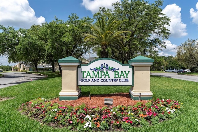 community sign with a yard