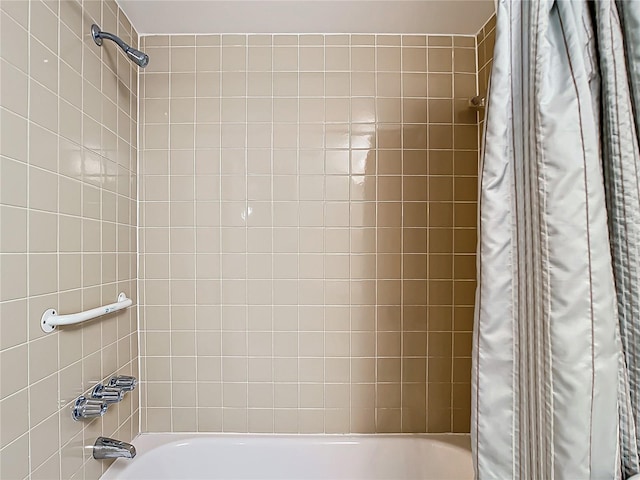 bathroom featuring shower / tub combo