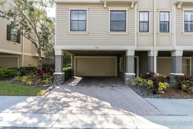 view of front facade featuring a garage