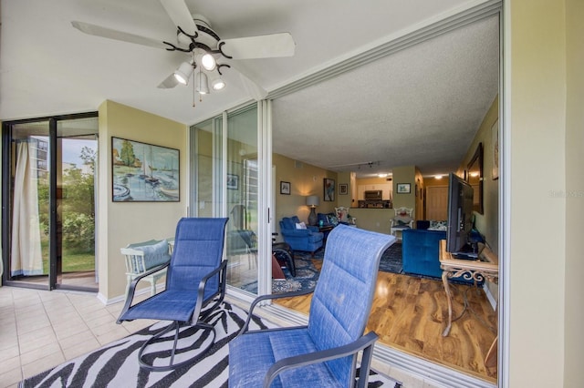 sunroom with ceiling fan