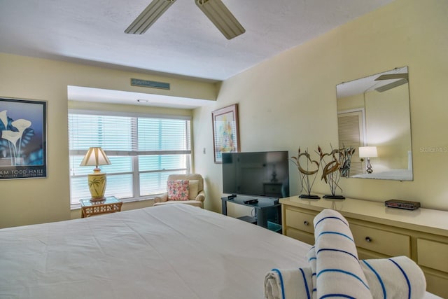 bedroom with ceiling fan