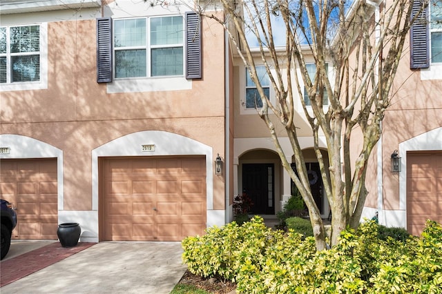 view of front facade with a garage