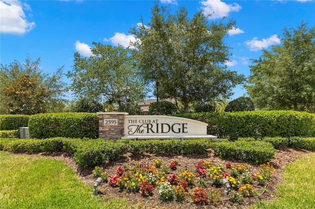 view of community / neighborhood sign