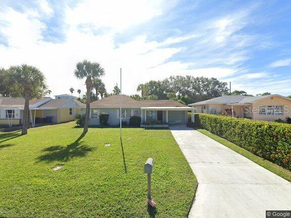 ranch-style house with a front yard