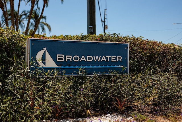 view of community / neighborhood sign