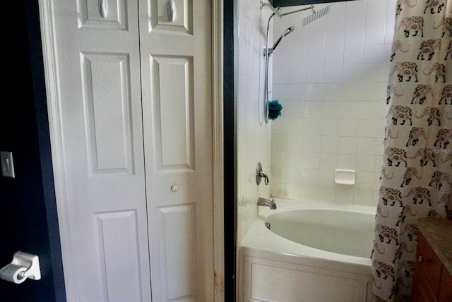 bathroom with shower / tub combo