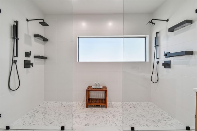 bathroom featuring a tile shower and a wealth of natural light