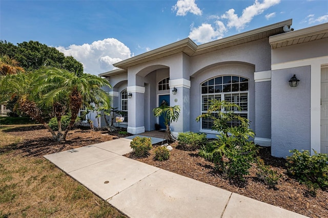 entrance to property with stucco siding