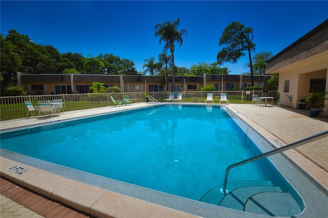 view of swimming pool