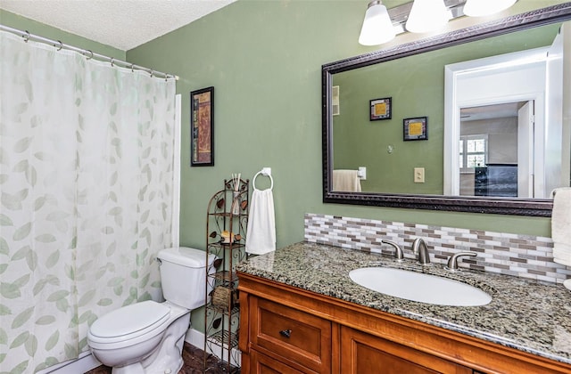 bathroom featuring a shower with shower curtain, backsplash, a textured ceiling, vanity, and toilet