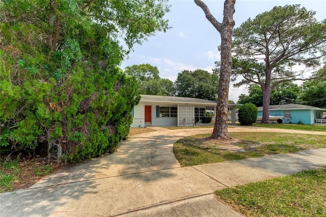 ranch-style home featuring a front yard