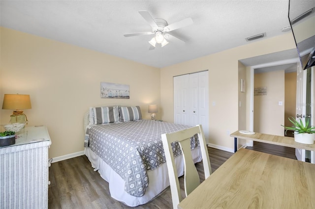 bedroom featuring ceiling fan, dark hardwood / wood-style floors, a textured ceiling, and a closet