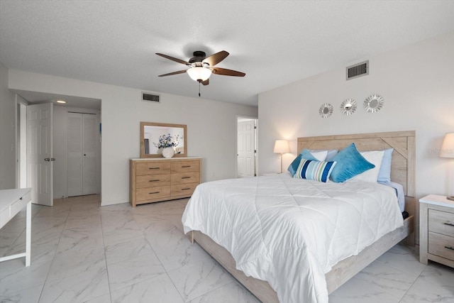 bedroom with ceiling fan, a textured ceiling, and a closet