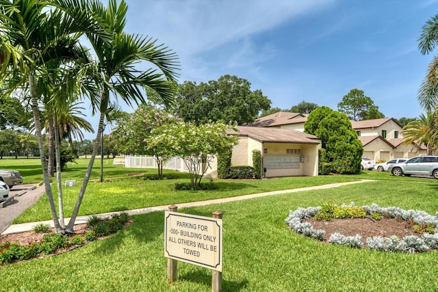 view of front of property featuring a front yard