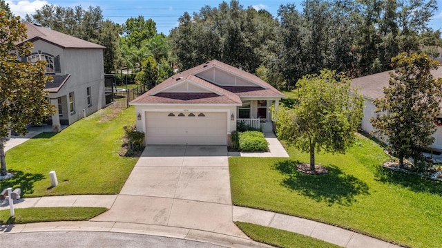 view of front of property featuring covered porch and a front lawn