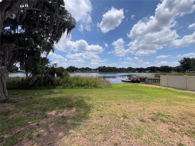 view of yard featuring a water view