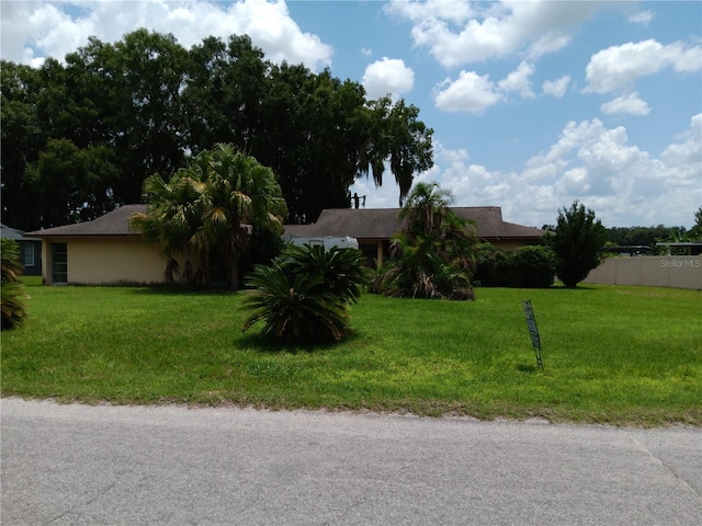 view of front of property with a front yard