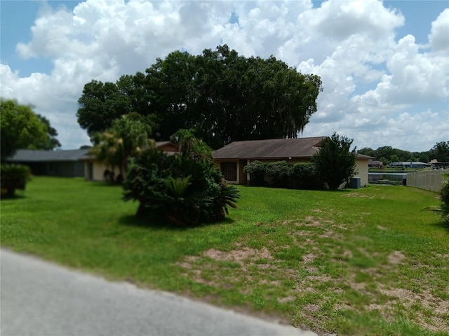 view of front of property with a front yard