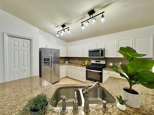 19830 Ellendale Dr, Land O Lakes, FL 34638 - photo 5