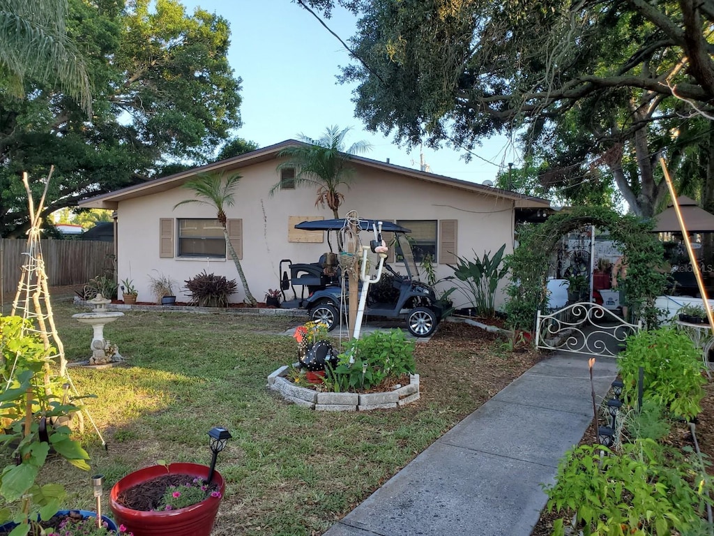 ranch-style house with a front yard