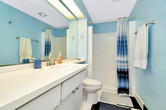 bathroom with a shower with shower curtain, vanity, and toilet