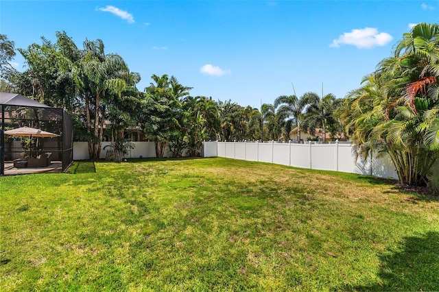 view of yard featuring a lanai