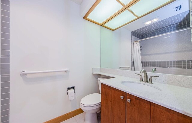 526 Belle Isle Ave, Belleair Beach, FL 33786 - bathroom featuring curtained shower, tile patterned floors, visible vents, toilet, and vanity
